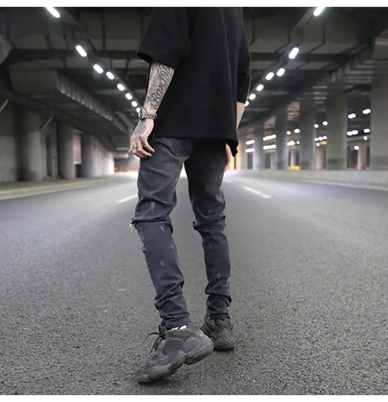 Jeans Ajustados Grises Desgastados con Diseño de Salpicaduras de Pintura
