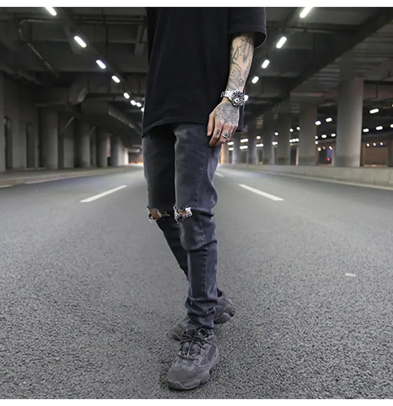 Jeans Ajustados Grises Desgastados con Diseño de Salpicaduras de Pintura