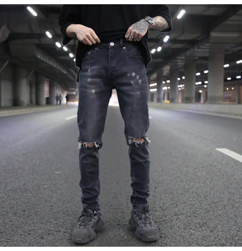 Jeans Ajustados Grises Desgastados con Diseño de Salpicaduras de Pintura